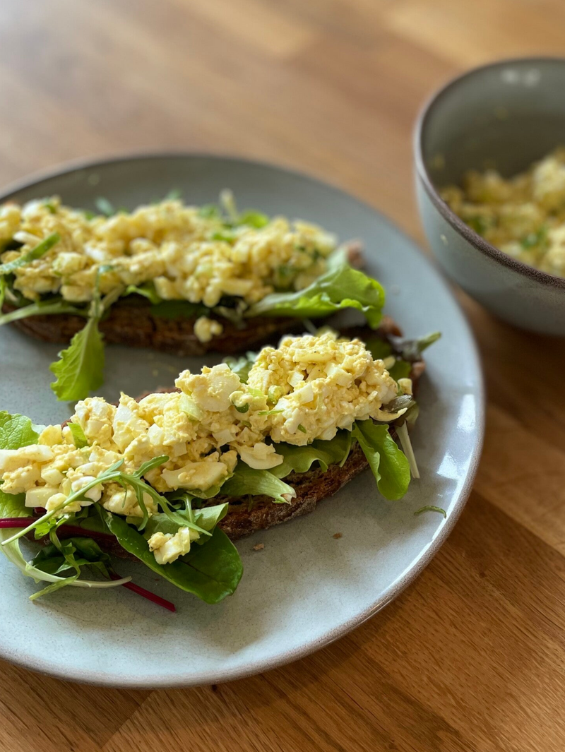 Gezonde eigengemaakte eiersalade