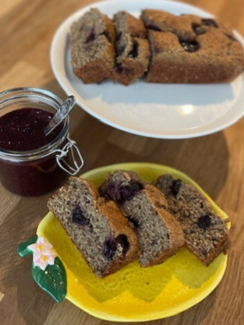 Gezond bananenbrood met kersencompote 🍒