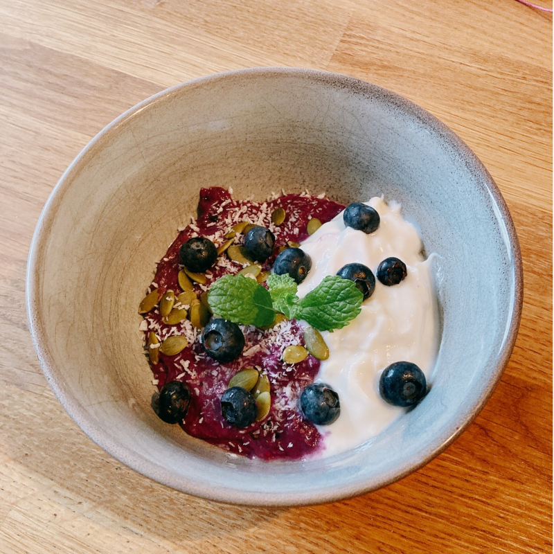 Havermoutpap met blauwe bessen